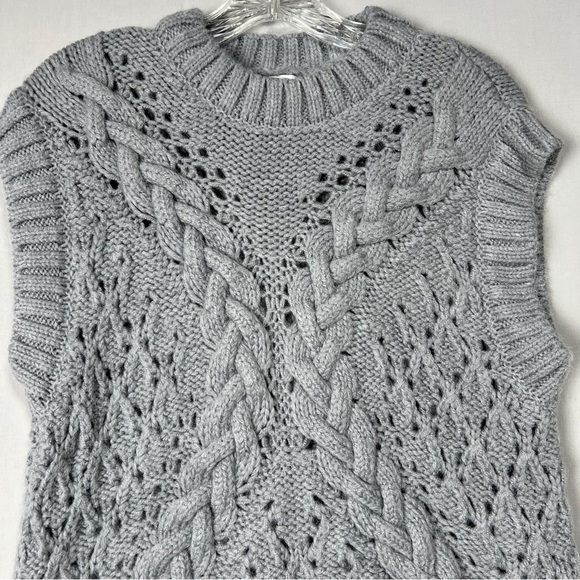 Zara Gray Crew Neck Sweater with Intricate Knit Design Size M - Picture 2 of 7